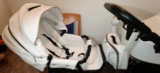 Carrito de bebé blanco
