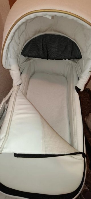 Carrito de bebé blanco