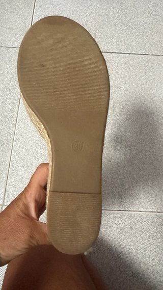 Zapatos de plataforma dorados