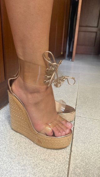 Zapatos de plataforma dorados