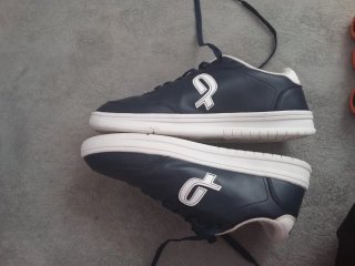 zapatillas deportivas Penn con su diseño clásico.