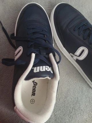 zapatillas deportivas Penn con su diseño clásico.