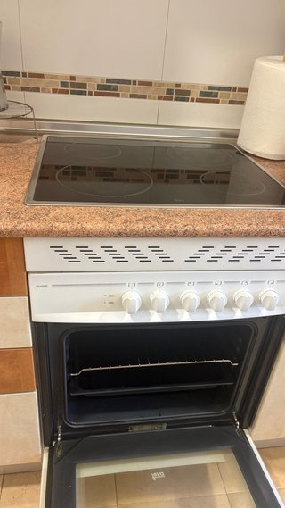 Cocina vitrocerámica Teka con horno