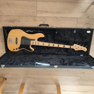 Bajo Cort GB54 JJ con Estuche Fender