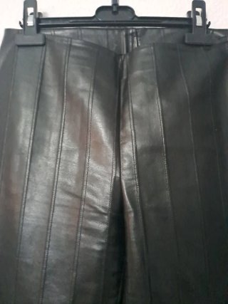 Pantalón polipiel negro