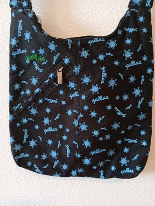 Bolso bandolera Gallaz negro y azul