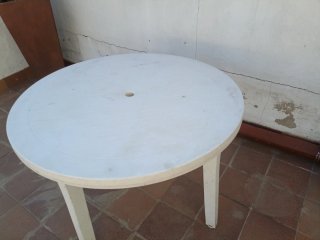 Mesa redonda terraza blanca