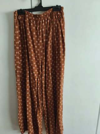 Pantalón de mujer con lunares