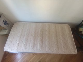 Estructura Cama Metal y Madera(60€) . Colchón(10€)