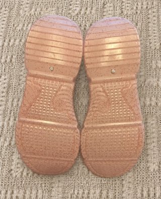 Deportivas sin cordones negras.