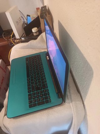 Portátil HP i5 seminuevo gráfica 6 GB-8 RAM -ofice