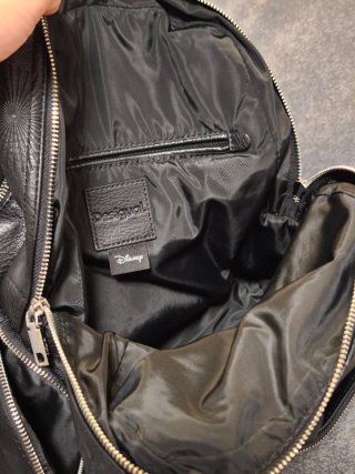 Mochila Negra con Llavero Mickey Mouse