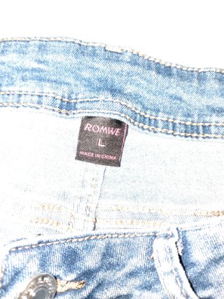 Shorts vaqueros con adornos de cruces bien chulos