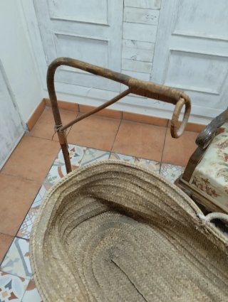 Antigua Cuna Cesta Palma Ruedas Madera