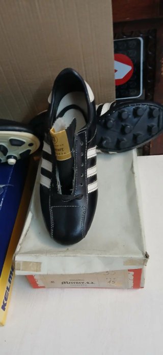 Lote 3 pares botas fútbol Puma, Kelme, Merc
