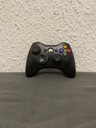 Xbox 360 + 2 Juegos + Mando + cables