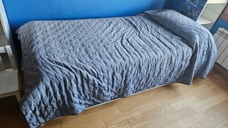 Mobili per camera da letto per ragazzi. Letto 90 cm, scrivania e scaffali