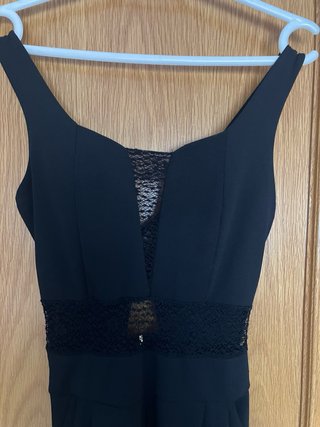 Mono negro elegante.
