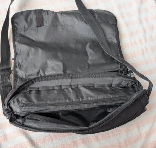 Bandolera Lois Jeans Negra y Gris