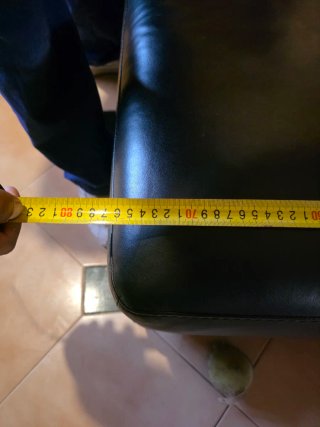Pouf in similpelle nera con spazio per riporre oggetti