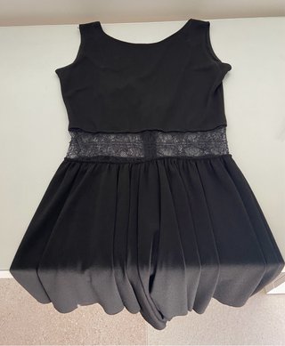 Mono negro con encaje