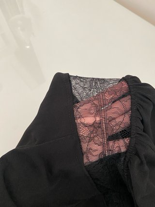 Mono negro con encaje