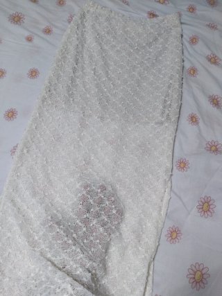 Falda larga de punto con transparencias y forro
