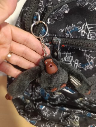 Mochila Kipling negra con estampado
