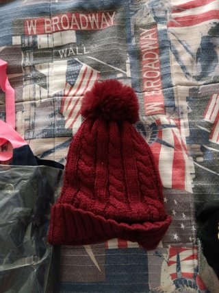 Gorro de lana rojo con pompón