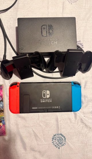 Nintendo Switch OLED + Mario Kart 8 Deluxe