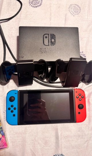 Nintendo Switch OLED + Mario Kart 8 Deluxe