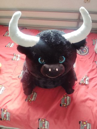 Peluche Torito Negro con ojos azules