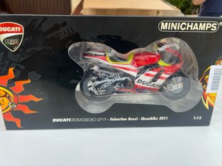 Minichamps Ducati desmosedici Valentino Rossi 1/12
