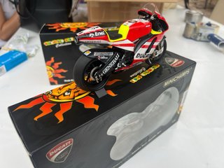 Minichamps Ducati desmosedici Valentino Rossi 1/12