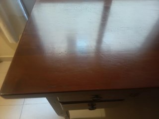 Scrivania in legno marrone