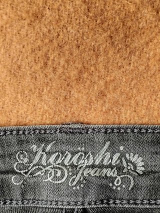Pantalón pitillo Koroshi gris