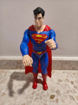 Figuras de superhéroes Batman y Superman
