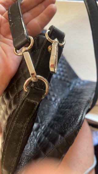 Bolso Desigual Negro con Llavero Rojo