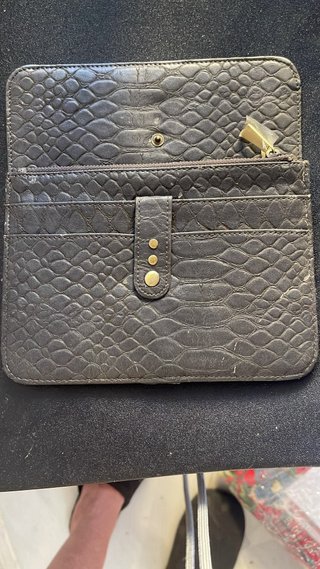 Bolso Desigual Negro con Llavero Rojo