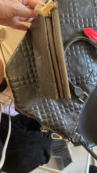 Bolso Desigual Negro con Llavero Rojo