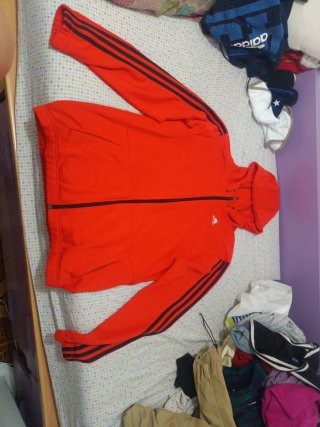 Chaqueta Adidas Roja con Rayas Negras