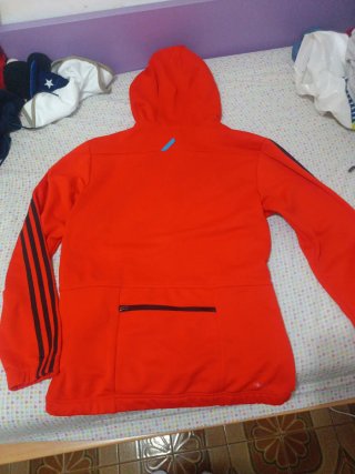 Chaqueta Adidas Roja con Rayas Negras