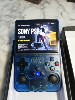 Console di videogiochi blu