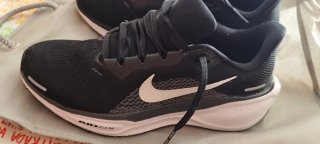 Zapatillas Running Nike Negras y Blancas