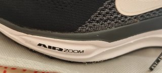 Zapatillas Running Nike Negras y Blancas