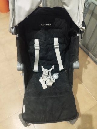 Carrito/silla de paseo Maclaren negro.