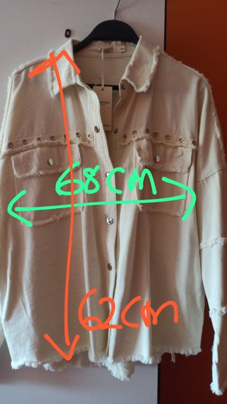 Chaqueta vaquera blanca con detalles dorados Talla