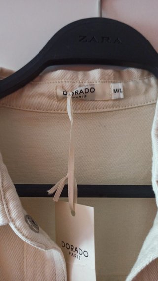 Chaqueta vaquera blanca con detalles dorados Talla
