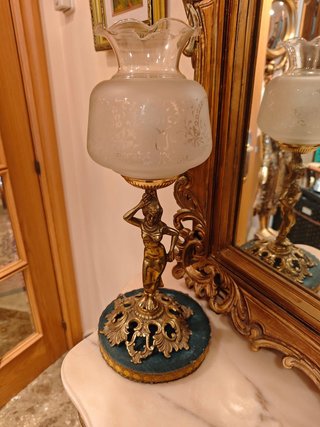 Lámpara de mesa antigua figura mujer