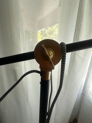 Lámpara de pie negra moderna